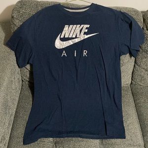 Navy blue Nike t shirt - never worn - sz lg - regular fit silver metallic logo